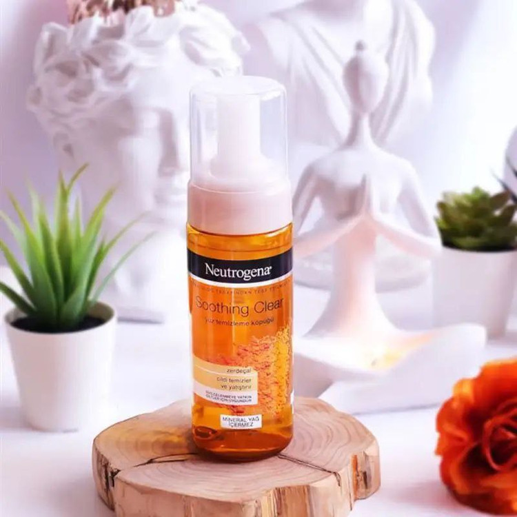 فوم شستشوی صورت زردچوبه نوتروژینا محصول کشور فرانسه