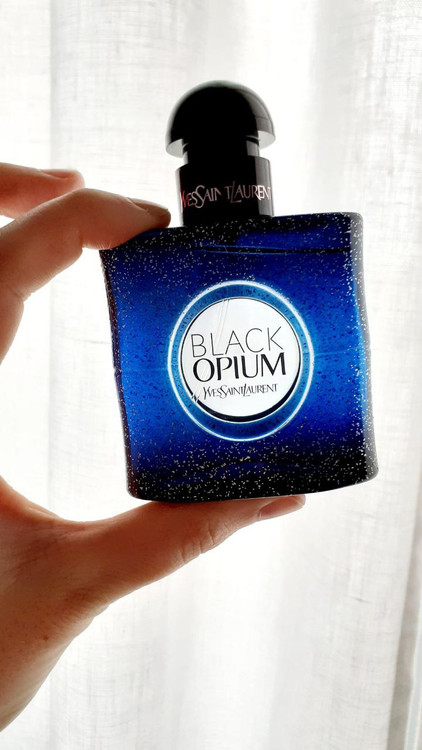 عطر ادکلن ایو سن لورن بلک اوپیوم اینتنس ۹۰میل مناسب برای بانوان با طبع شیرین