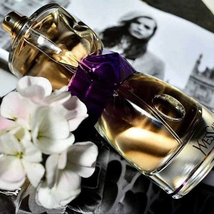 عطر ادکلن ایو سن لورن مانیفستول پرفیوم طلایی۵۰میل مناسب برای بانوان با طبع گرم وشیرین