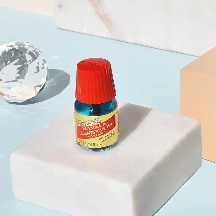 محلول سفت کننده ناخن ماوالا مدل ساینتی فیک کا مثبت